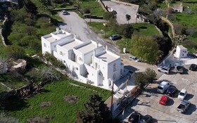 Amedi Villas villas, suites, studios